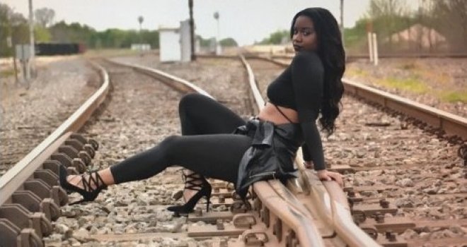 Kobna fotografija: Trudnu 19-godišnjakinju pregazio voz dok je pozirala na šinama