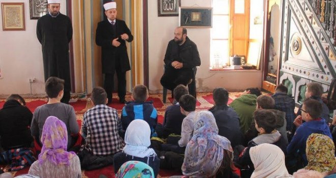 Drugačija priča iz Mostara: Šta Andrej kaže o džamiji, a Džana o crkvi...