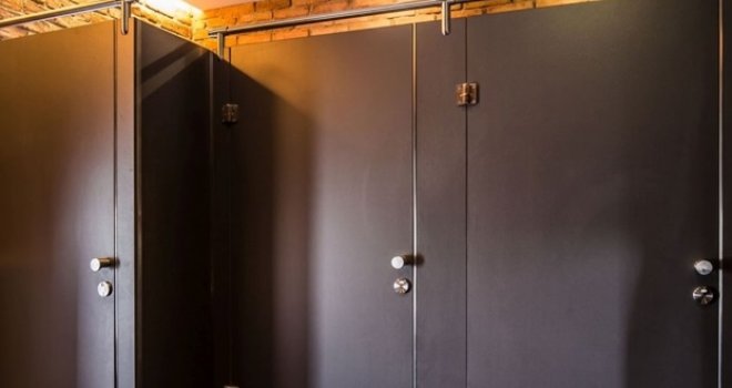 Ako vidite ovakvu vješalicu na vratima WC-a, smjesta izađite