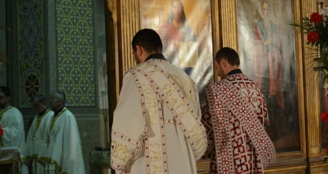 Vaskršnja liturgija u Sarajevu: Radujte se s radosnima i tugujte s onima koji tuguju!