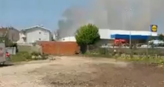 Avion pao na supermarket Lidl: Ima poginulih