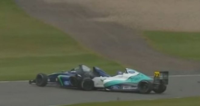 Stravična nesreća šokirala auto-moto svijet: Mladom vozaču amputirane obje noge!