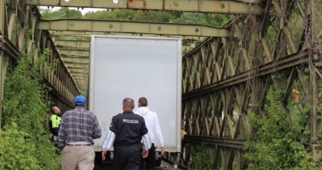 Neobična saobraćajna nesreća u Doboj-Istoku: Kako mu je ovo uspjelo?