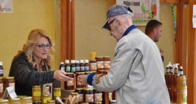 Mnoštvo izlagača i bogata ponuda: Počeo sajam ljekobilja, pčelarstva i ekologije u Sarajevu