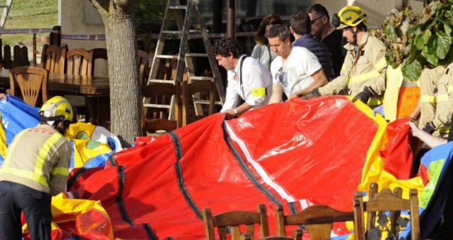 Dvorac na napuhavanje odletio u zrak djevojčica poginula, šestero povrijeđeno