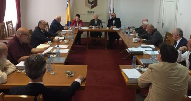 Ejup Ganić povukao se sa pozicije predsjednika Senata: Ovo su novi članovi Bošnjačke akademije nauka i umjetnosti