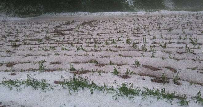 Olujno nevrijeme s tučom zahvatilo Posušje: Debljina leda dosezala do 10 cm!