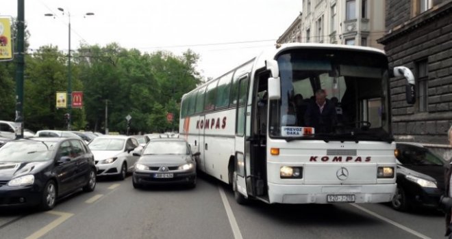 Udes u Sarajevu: Kilometarska gužva kod Predsjedništva BiH