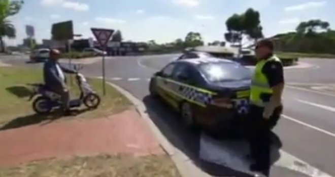 No speak English, nemoj me zaje*avat: Vozio Huso iz Bosne australijskim drumom, a onda ga zaustavio policajac...