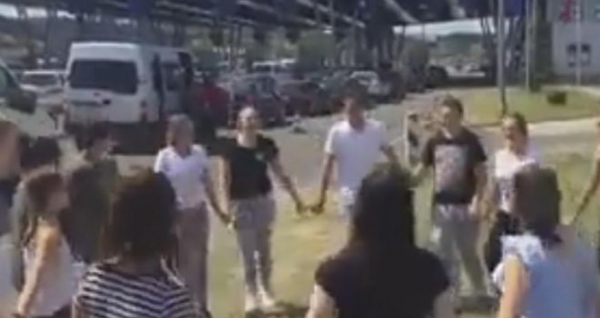 Pogledajte kako se veseli Bosanci bore s gužvama na graničnom prelazu!