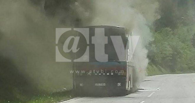 Zamalo katastrofa: Autobus pun djece i odraslih se zapalio, ali nema povrijeđenih zahvaljujući...
