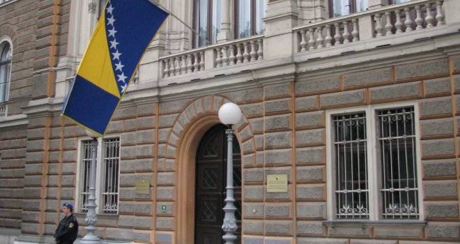 Po babi i po stričevima: Zašto je direktor Arhiva BiH lagao da je sin njegovog zamjenika radio u ovoj instituciji?!