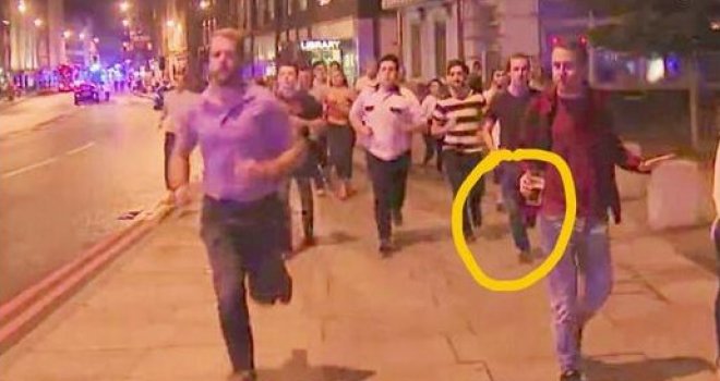 Ljudi pored njega bježali, on smireno šetao s pivom u ruci: Proglasili ga simbolom nade