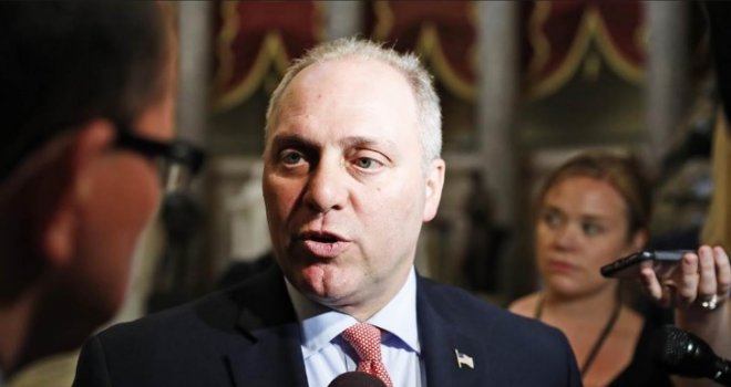 Ranjeni američki kongresmen u kritičnom stanju, napadač podlegao u bolnici