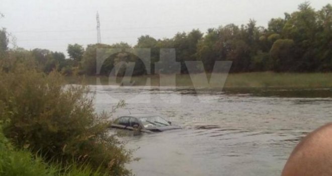 Prijedeor: Djevojke automobilom sletjele u Sanu