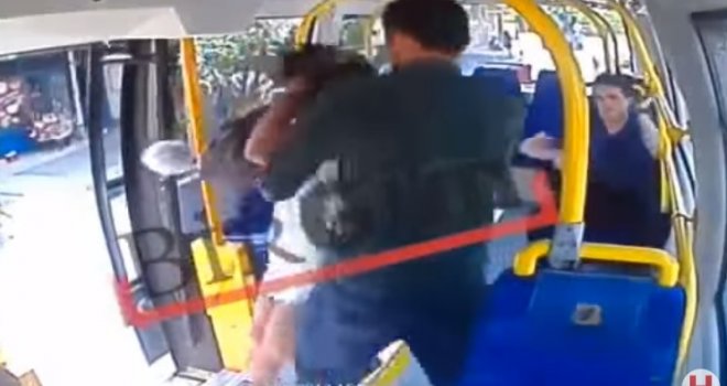 Izmlatio ženu u autobusu jer je imala prekratku suknjicu: Negodovao kako se obukla za vrijeme Ramazana, pa...