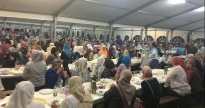 Okupilo se 7000 ljudi,  Ćamil Duraković poslao neprijatnu poruku domaćinima i prisutnim političarima