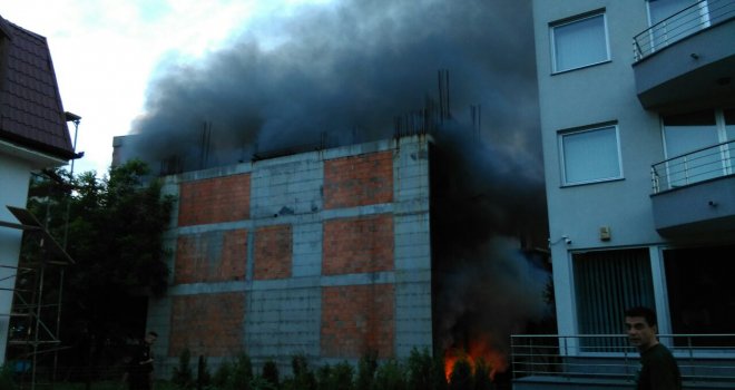 Požar na Dolac Malti: Zapalila se kuća, vatrogasci na terenu