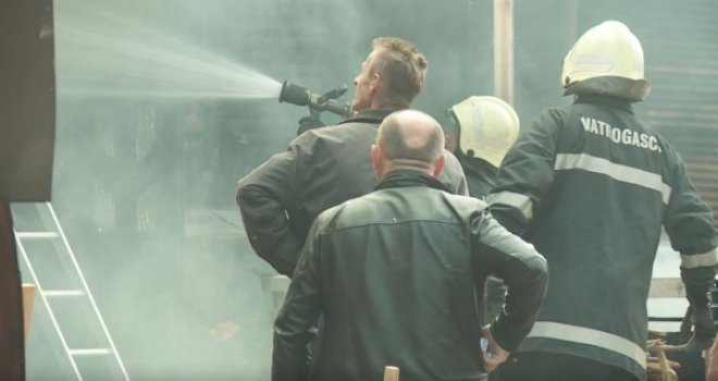 Požar na Baščaršiji: Vatra zahvatila poznati ugostiteljski objekt