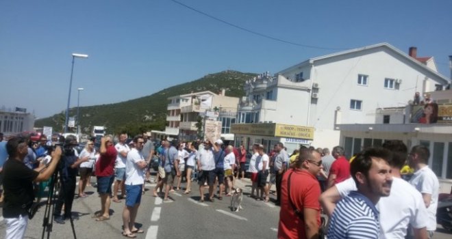 Protest u Neumu: Kolaps saobraćaja prema graničnim prelazima