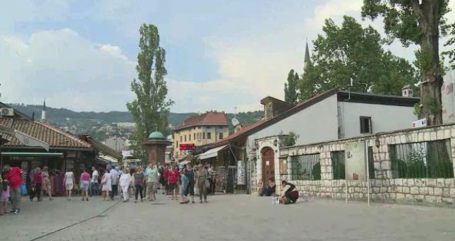 Šta turisti misle o Sarajevu: Prljavo, smrdi, ništa se nije promijenilo, ne primaju eure... A tek redukcija vode!