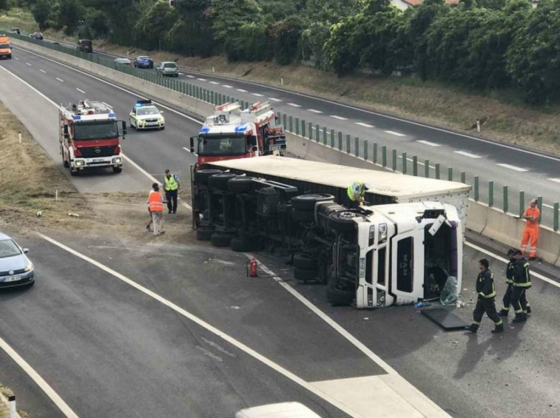 prevrnuti-kamion-nesreca