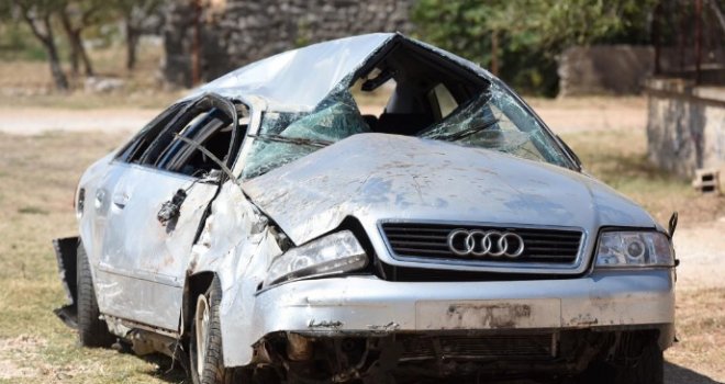 Na povratku s mora poginuo šestogodišnjak iz BiH, u smrskanom Audiju bio s bakom, djedom i tetkom...