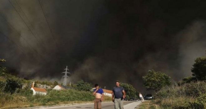 Požari bjesne u Makedoniji i Albaniji: Pronađeno ugljenisano tijelo, ugrožene kuće