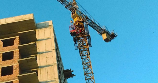 Tim GSS-a spasio povijeđenog radnika na kranu u Sarajevu: Spušten u besvjesnom stanju...