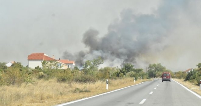 Policija uhapsila više ljudi na području Knina, misle da su podmetnuli požare