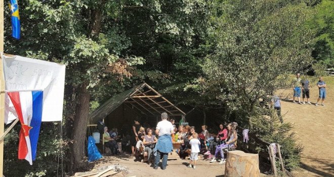 Nastavljeni mirni protesti protiv hidroelektrana u Kruščici: 'Stražarit ćemo i dalje!'