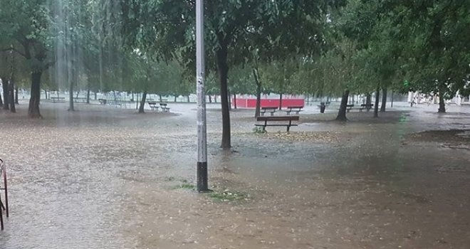 Temperatura sa 29 pala na samo 19 stepeni: Snažno nevrijeme poharalo Zagreb