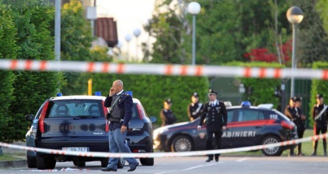 Bosanac čekićem pretukao suprugu dok je u naručju držala bebu, pa se objesio ispred kuće