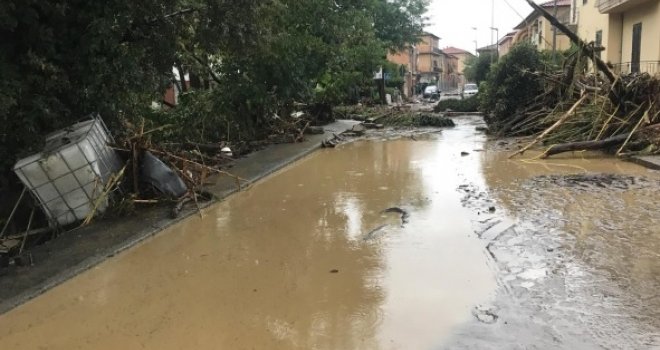 Strašno nevrijeme poharalo Italiju: Najmanje šest mrtvih, tijela zatrpana u klizištima...