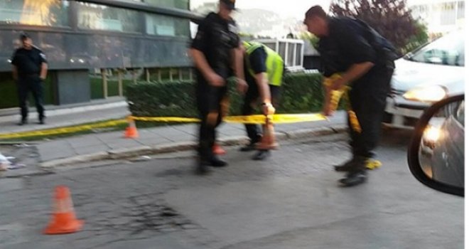 Užas u Sarajevu: Muškarcu (40) pozlilo kod Parlamenta BiH, srušio se i umro! 