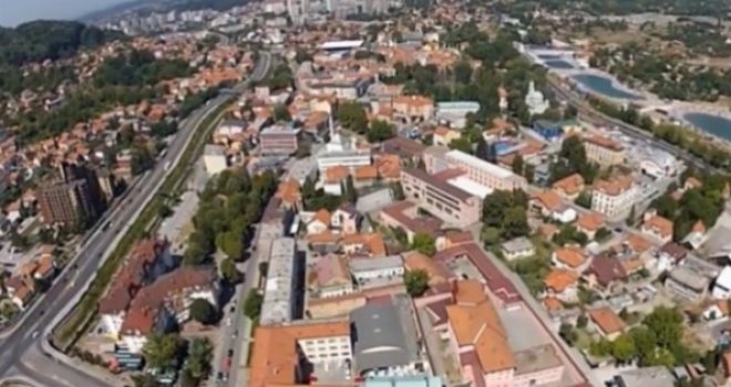 Nije dobila posao pa se polila benzinom i pokušala zapaliti ispred Ministarstva obrazovanja TK 