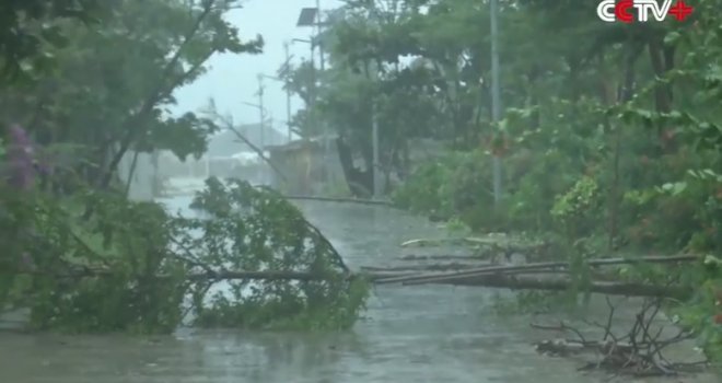 Zavladala opšta panika: Supertajfun Talim pogodio istočnu obalu Kine, evakuisano 200.000 ljudi