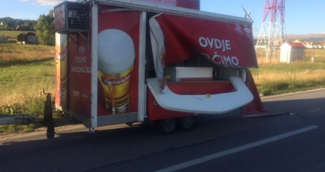 Metalna šipka ispala iz kamiona i drugom vozaču zabila se u nogu