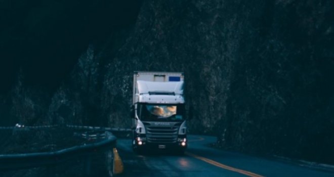 Haos u noći: Razbojnici naoružani puškama i pištoljima presreli kamion, vozača vezali i...