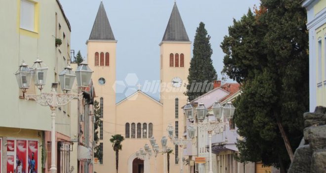 Ubistvo u Čapljini: Ubio taksistu pred crkvom u centru grada, pa sjeo na trotoar i...