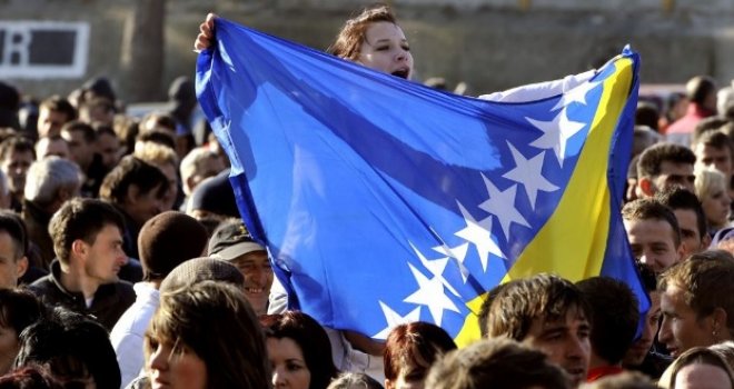 Ne možemo pobrisati našu istoriju u kojoj je jeb*ao ko je koga mogao... Ali, toliko smo slični, šta nas onda stalno dijeli?!