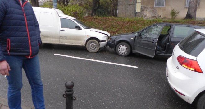 Teška saobraćajna nesreća u centru Sarajeva: Ima povrijeđenih, saobraćaj potpuno obustavljen