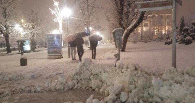 Gušio radnicu Banjalučkog taksija kablom oko vrata jer nije uputila vozilo na adresu?!