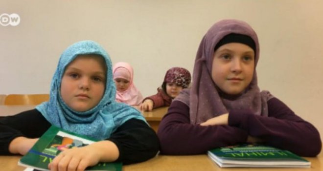 Bošnjaci idu u mekteb u Evangelističku crkvu: Kako su se nekadašnje izbjeglice iz BiH integrisale u njemačko društvo