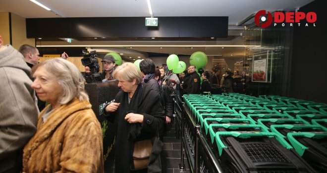 Nezapamćena gužva u Alta shopping centru u Sarajevu: Zavirite u novi Bingo Plus supermarket!