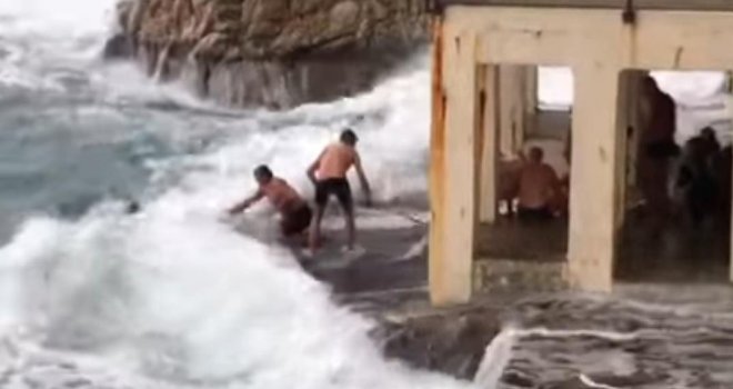 Tragedija na Jadranu: Dva muškarca poginula u novogodišnjem kupanju, trećeg uspjeli reanimirati