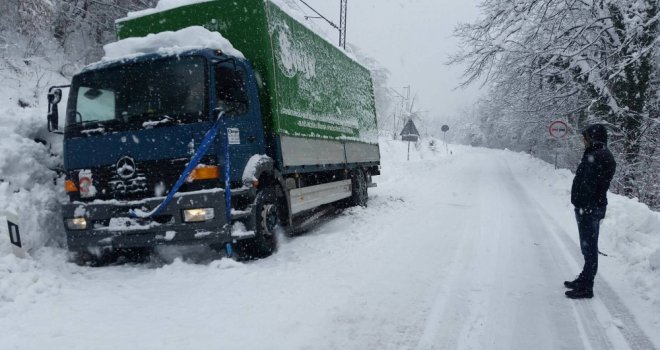 Obustavljen saobraćaj magistralnom putu Livno - Šujica