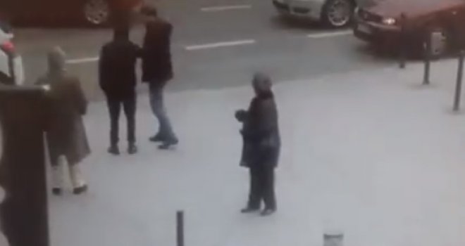 Mladić pokrao ženu kod Katedrale u Sarajevu, prolaznik intervenisao: Nije bila svjesna što joj se dogodilo...