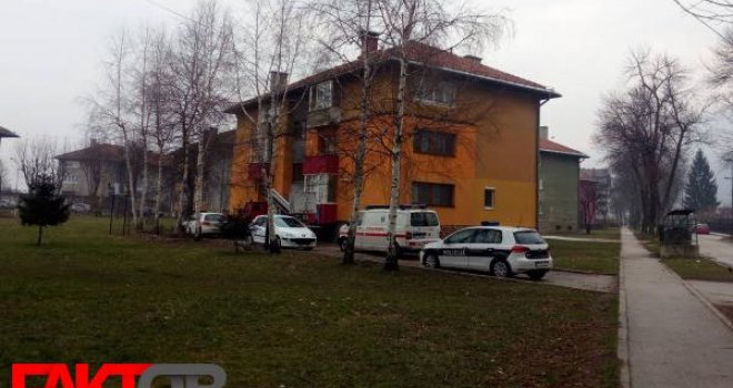 Majka prijetila da će zaklati kćerke, policajci upali u stan: Ženu i teško bolesnu djevojčicu odvezla Hitna pomoć