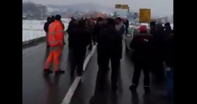 I dalje u prekidu saobraćaj na ulazu u Tuzlu, borci na Karušama se razišli: 'Sutra stižemo u još većem broju!'